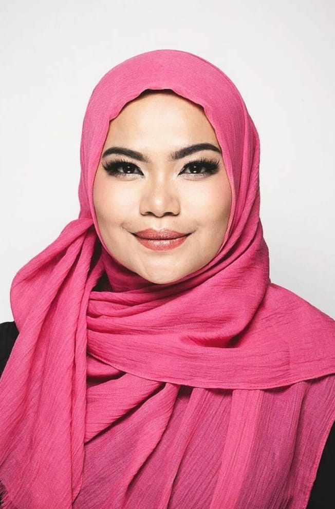 HENNI DIA SARAGIH,S.E,S.H.